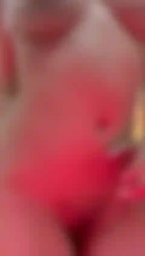 Engelshaftes gesicht, aber teuflischer körper 😇 komm zu einer bezaubernden show, die dich in den himmel bringt oder vielleicht auf die andere seite 😈😇 füge mich zu deinen favoriten hinzu <3.