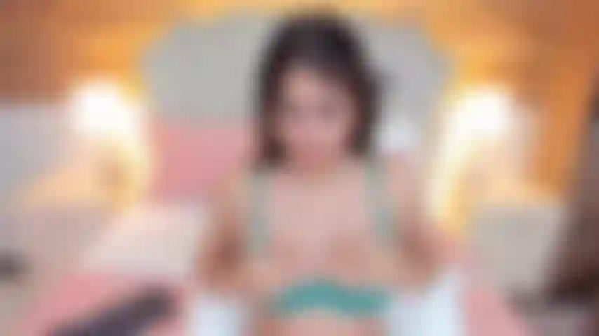 Meine muschi wird von meinem dildo gefickt.