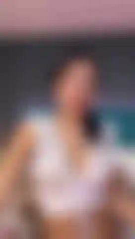 Genieße einen köstlichen blowjob, große titten und ein sehr heißes mädchen.