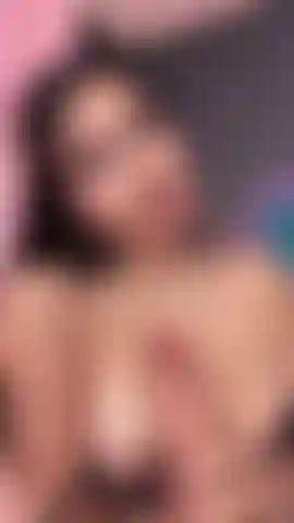 Wie aufregend ist es, deinen schwanz in meinem ganzen körper zu spüren.