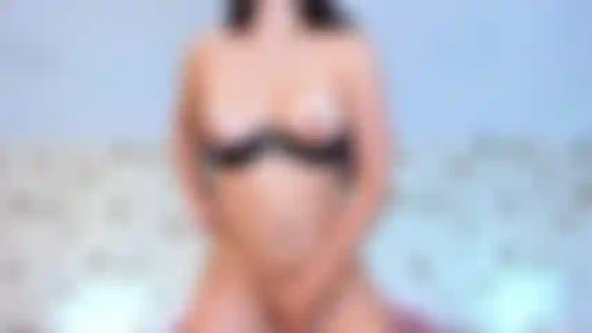 Mein sexy, heißer körper so nah wie möglich an der kamera, sieh, wie hart dieser schwanz wird – bist du bereit, mich zu ficken?