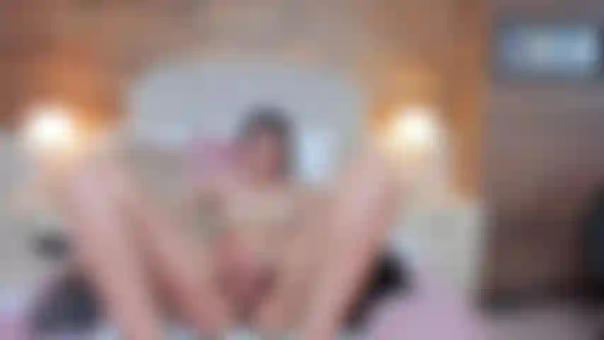 Heute bin ich höllisch geil. Ich werde deinen saftigen schwanz lutschen und dafür sorgen, dass du spaß daran hast, meine muschi nass zu machen #lushon.