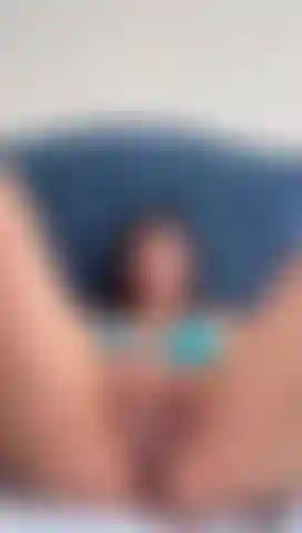 Ich masturbiere und ficke meine muschi.