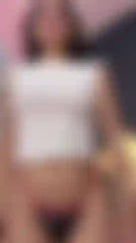 Spiele mit meinen tollen und sexy titten, die nur für dich da sind.