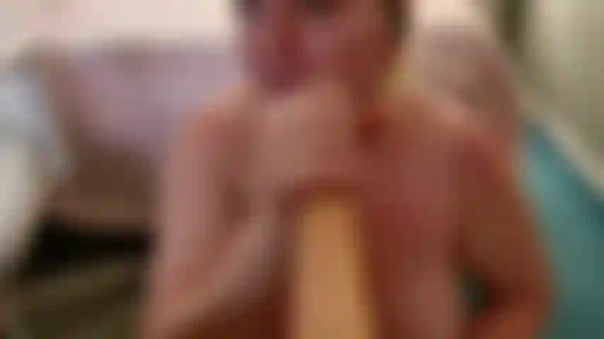 Schlampiger deepthroat und tittenfick. Sieh zu, wie ich deinen schwanz schmutzig mache, und du kannst mich und meine titten schmutzig machen. Heißer dirty talk und der beste deepthroat. Wenn du auf schlampigkeit stehst, wirst du dieses video lieben.