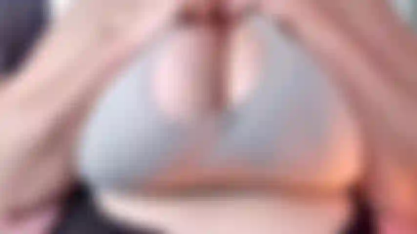 138. Ich lasse meine riesigen natürlichen titten in meinem bh hüpfen und rede schmutzig, während ich dich reize – jede menge titten-spiel, spucken und necken, während ich dich ermutige, über sie zu spritzen. Heißes video für busen-liebhaber, komm für die riesigen titten dieser schmutzig redenden reifen milf.
