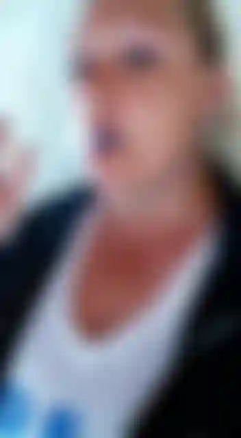 In diesem video rauche ich für dich, ein heißes video für rauchende fetischisten.