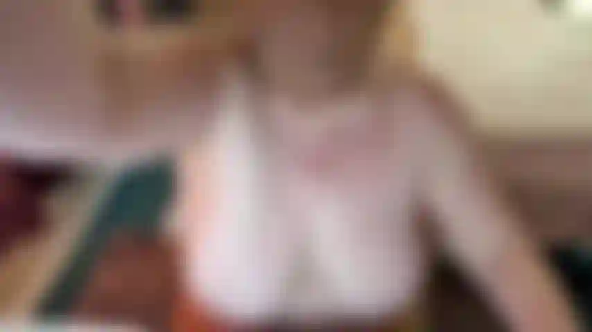 Strumpfhosenumhüllung. Sehen sie, wie ich in strumpfhosen spiele und ihren schwanz lutsche, während sie das nylon an ihrem schwanz spüren, während ich ihnen einen deepthroat gebe. Heißes video für strumpfhosen- und nylonliebhaber.