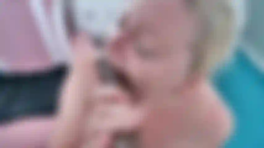 Cuckold, verehre diesen großen schwarzen schwanz mit mir und höre, wie ich dich dominiere, während wir diesen großen schwarzen schwanz gemeinsam teilen. Heißer dirty talk und cuckoldende große schwarze schlampen genießen dieses video.