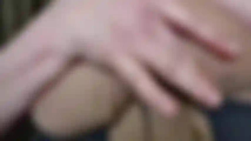 Die dich mit meinen nylontitten und dirty talk neckt und möchte, dass du meine nylontitten in diesem video mit deiner heißen ladung heißem dirty talk nass machst.