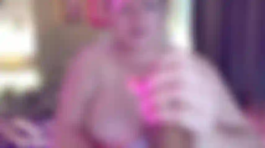 Streichle deinen schwanz mit nylon darüber und möchte, dass du durch ihn kommst, damit ich das sperma direkt aus deinem mit nylon bedeckten schwanz saugen kann. Heißer dirty talk in diesem video.