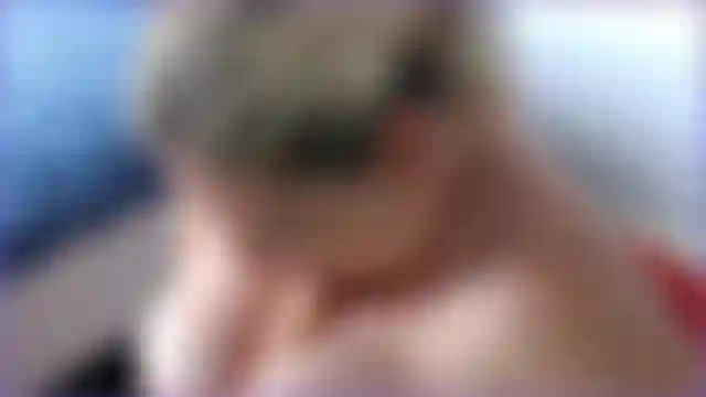 69. Große titten reife versaute hausfrau will deinen harten pochenden schwanz zwischen ihren massiven natürlichen titten, komm fick meine massiven titten und mein dekolleté mit einem riesigen dildo in diesem video und dreckiges geiles dirty talk (auf die beste art :).