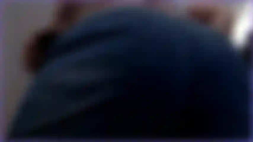 Arsch necken in jeans und tangas.