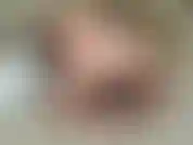 Du wünschtest du wärst neben mir in diesem großen bett, aber da du es nicht bist, spiele ich mit mir selbst und bringe mich so zum abspritzen.