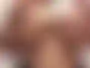 Hast du dich jemals gefragt, wie weich meine brüste sind? Und wie gut fühlen sie sich an, wenn du sie in deinen händen drückst? Nun, ich kann dir sagen, sie sind wie stressbälle und jedes mal, wenn du sie berührst, sind all deine sorgen da.