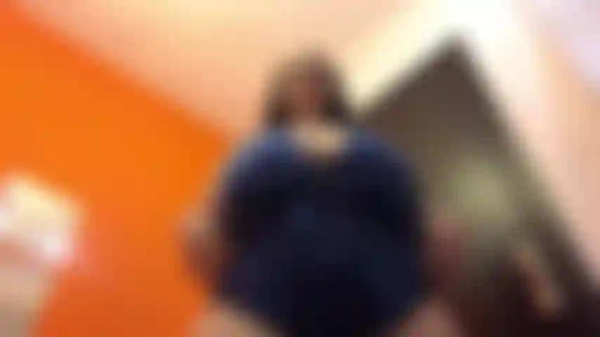 Mama wird dich zu ihrem sklaven machen und ihren großen arsch anbeten.