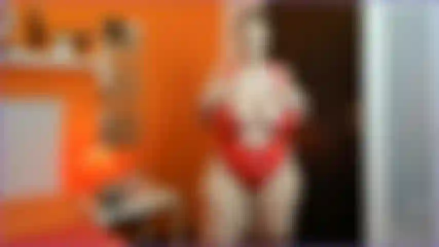 Vermisse dich in diesem urlaub allein im hotelzimmer. Ich entscheide, dass es an der zeit ist, dir ein video zu schicken, in dem ich dir mitteile, wie sehr ich dich vermisse und wie ich mich unterhalte, wenn du nicht da bist.