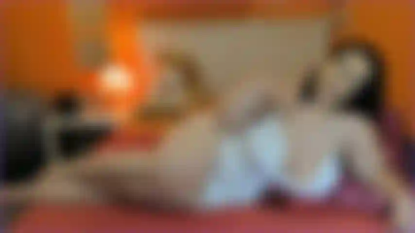 Weißes-kleid-und-pussy-spiel.