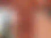 Wackele und hüpfe mit meinen großen titten, während ich auf dem laufband gehe.