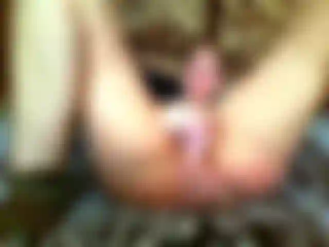 Wtite spielzeug in der muschi und dildo gute seite in der muschi zur gleichen zeit und orgasmus doppelpenetration muschi.