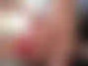 Mein zweites analvideo. Ich fingere zuerst meinen arsch, stecke mir dann später einen dildo hinein und reite auf dem dildo. Ich dehne mein enges arschloch.