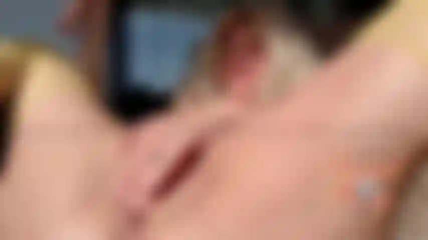 So geil in bodystockings, ficke diese enge reife muschi mit einem schönen großen dildo ... # Hotmom.