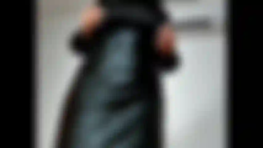 Du sabberst an meinen füßen wie eine erbärmliche kleine schlampe.