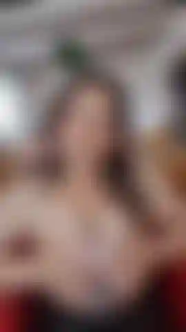 Spiele mit den titten, masturbiere, die muschi ganz nah, die brüste hüpfen.