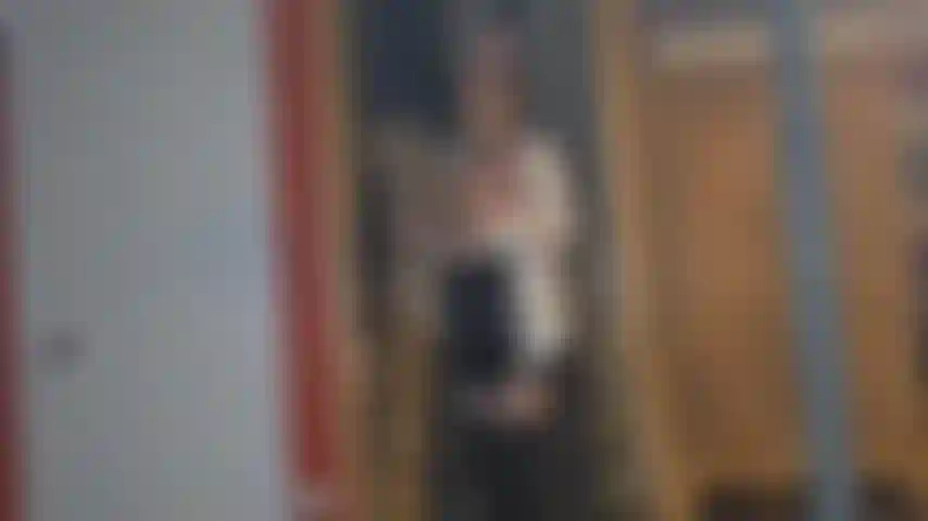 Monsieur Scott suivez moi pour votre bilan sante. vous ne cesser de me regarder  avec mes bottes a talons hauts, ma douce voix vous guide dans un joi puis vous me suppliez pour que je penetre le talon de ma botte dans ma chatte jusqu a squirter dessus