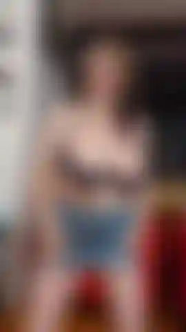 Titten spielen 36ddd real, masturbieren und joi.