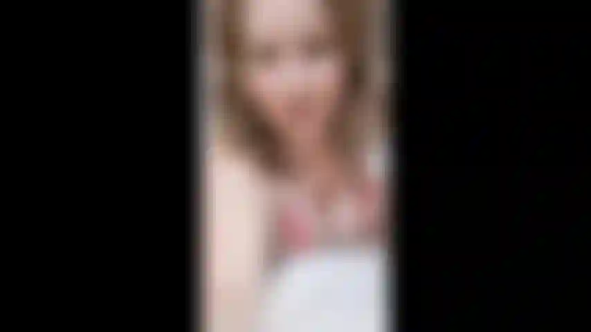 Ich beleidige deine kleine scheiße, wichse meine brüste und reite meinen dildo.