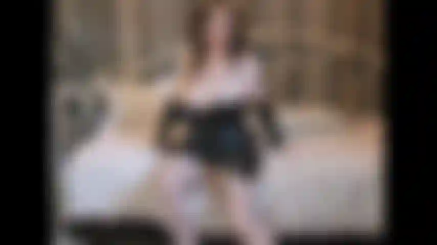 Spiele dominant und fingere mich selbst, während ich sage, dass du nie ein so schönes mädchen wie dich ficken kannst. Beschäme dich, weil ich zu heiß für dich bin, indem ich masturbiere, um mich zu verspotten.