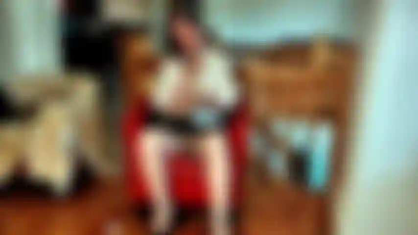 Schmiere meinen körper und meine löcher mit öl ein.