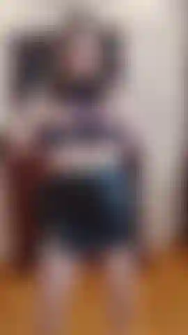 Zeige und streichle meine brüste.