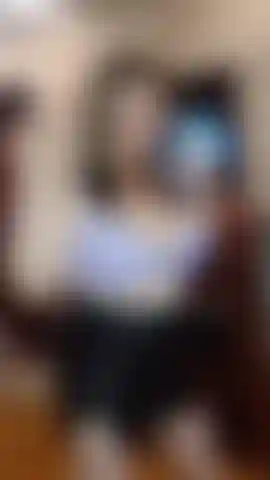 Striptease, dildolutschen, masturbieren, tittenfick, squirting.