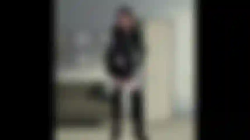 Polizei (meldung: leugnung eines schlechten polizisten), wissen sie, warum ich heute abend hier bin? Ihre nachbarn haben berichtet, dass sie ohne jede scham im flur ihrer wohnung masturbiert haben. Wissen sie, was sie riskieren, wenn sie sich vor allen bloßstellen, mm.