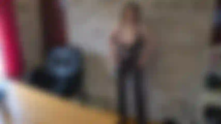 Roleplay naughty neighbor in french