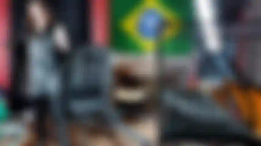 Ich kann nicht glauben, dass ich dich verlassen habe, weil du eine heulsuse warst, und jetzt fleht du mich an, dich zurückzunehmen. Hören sie, ich könnte darüber nachdenken, aber nur unter einer bedingung: wenn es mir gelingt, sie zuerst zu demütigen!