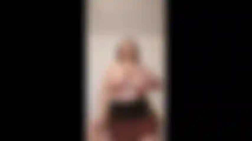 Lache über deinen kleinen schwanz.