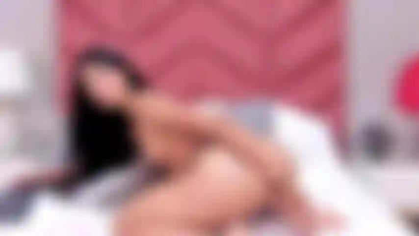 Ein umgekehrtes cowgirl mit einem riesigen dildo und einer sehr feuchten muschi.