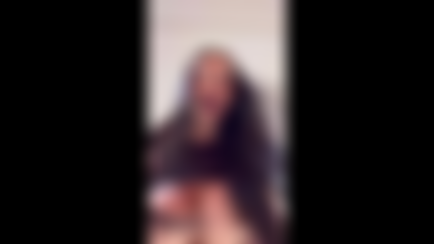 Heute konnte ich nicht widerstehen ... Ich war zu geil und musste mich voll fühlen. Hier ist ein kleiner vorgeschmack auf mein wildes spiel ... Willst du mehr sehen?