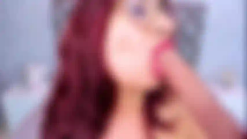 Das mädchen ist beim schwanzlutschen nicht mehr schüchtern.