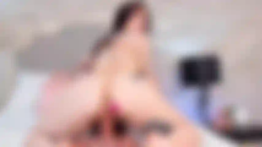 Dein schwanz ist so hart, wie ich es mag. Zeit, ihn zu reiten.