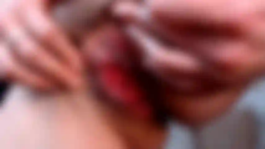 Meine behaarte muschi mit saftigen lippen im vordergrund kommt sehr lecker auf deinen mund.
