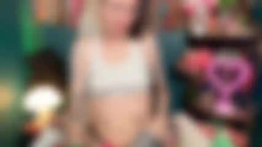 Die lutscht und dich dann anfleht, mich zu vögeln.