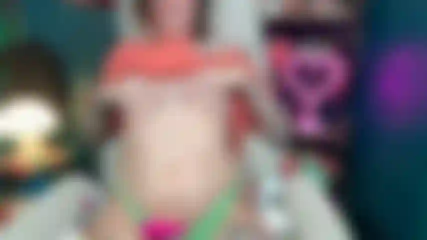 Liebe es, beobachtet zu werden, während ich mit mir selbst spiele und schmutzige sachen rede, bis ich komme.