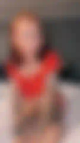 Also ein kleiner striptease, der mit einer stimmung von hinten nach vorne spielt!