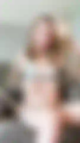 Mir in den arsch klatscht und um dein sperma bettelt, bis ich komme.