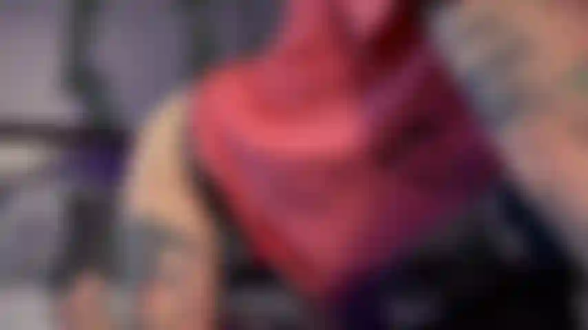 Lass mich auf dein gesicht spritzen, während mein mann weg ist.