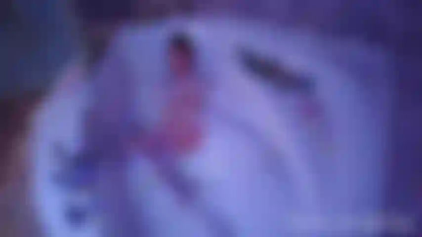 Habe spaß im schaumbad